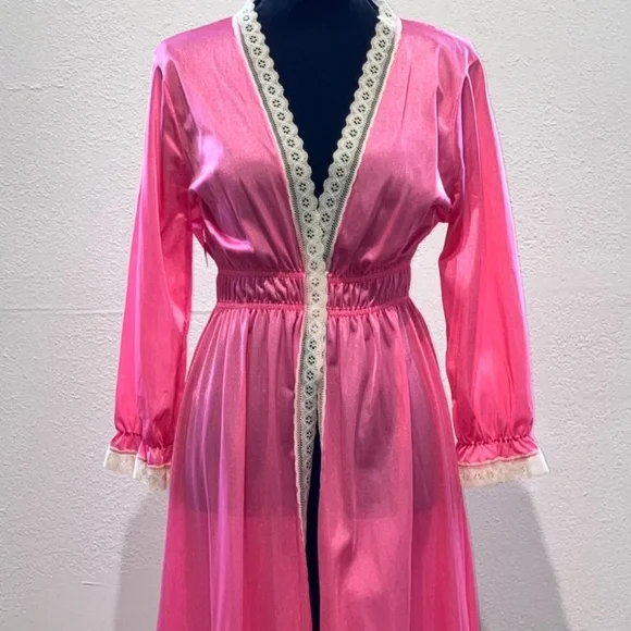 Vintage pink with lace robe - Picture 2 of 14